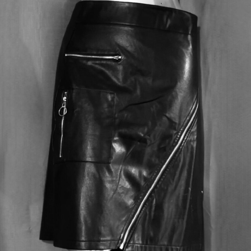 💖 Zip Me Up Leather Skirt - More Biker, Less Barbie 💖
